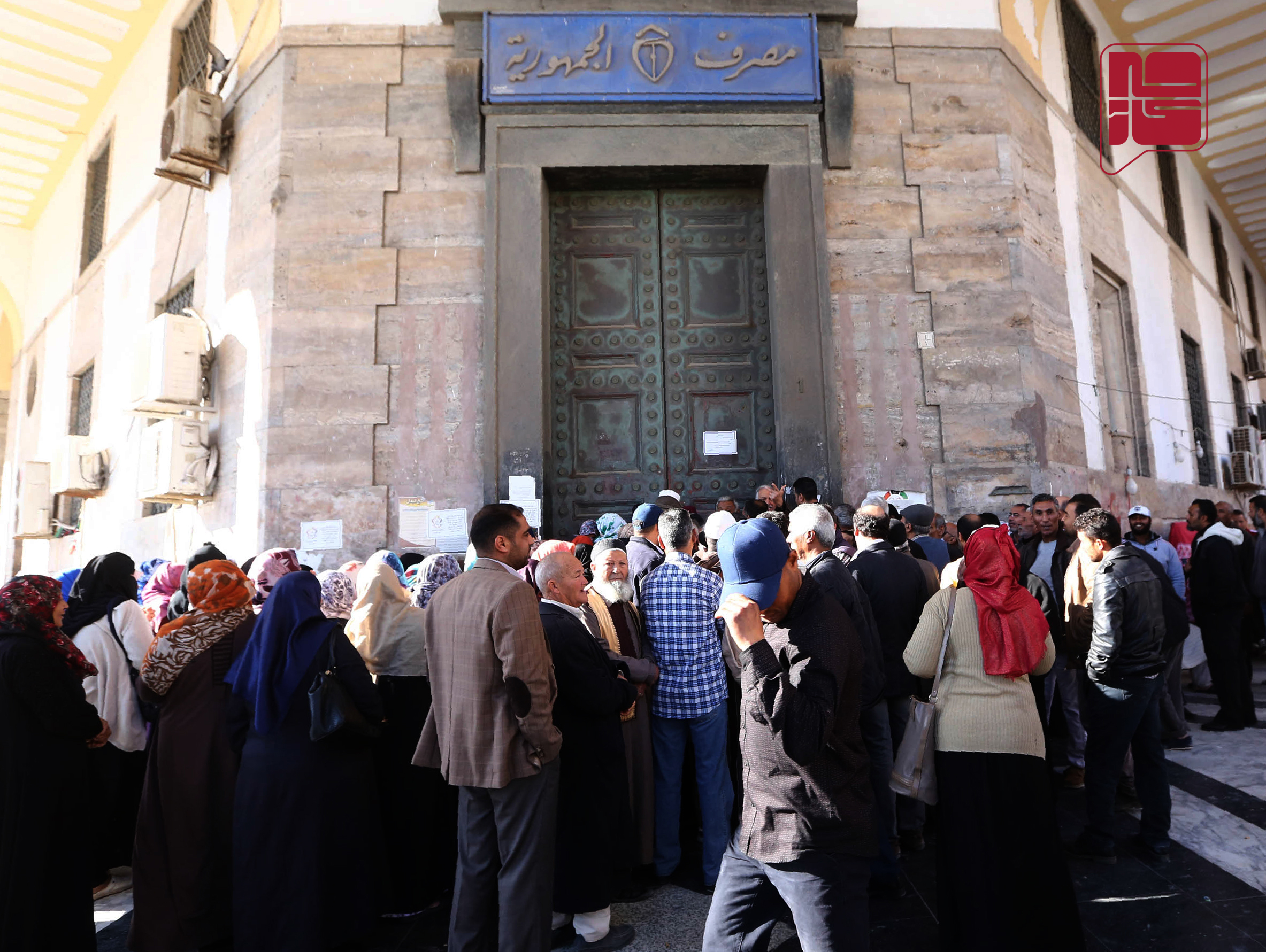 مفارقة الثروة والفقر: الليبيون بين ضخامة الإيرادات النفطية وقسوة الواقع المعيشي